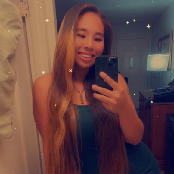 Meet your Posher, Cynthia - Picture 1 of 1